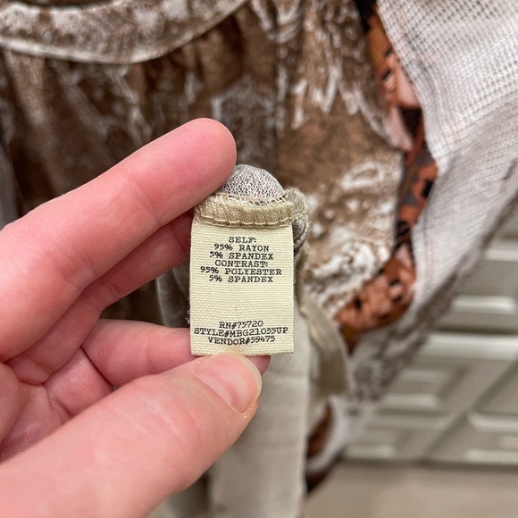 BKE M Medium Women's Flowy Brown and Cream Top - Picture 8 of 8